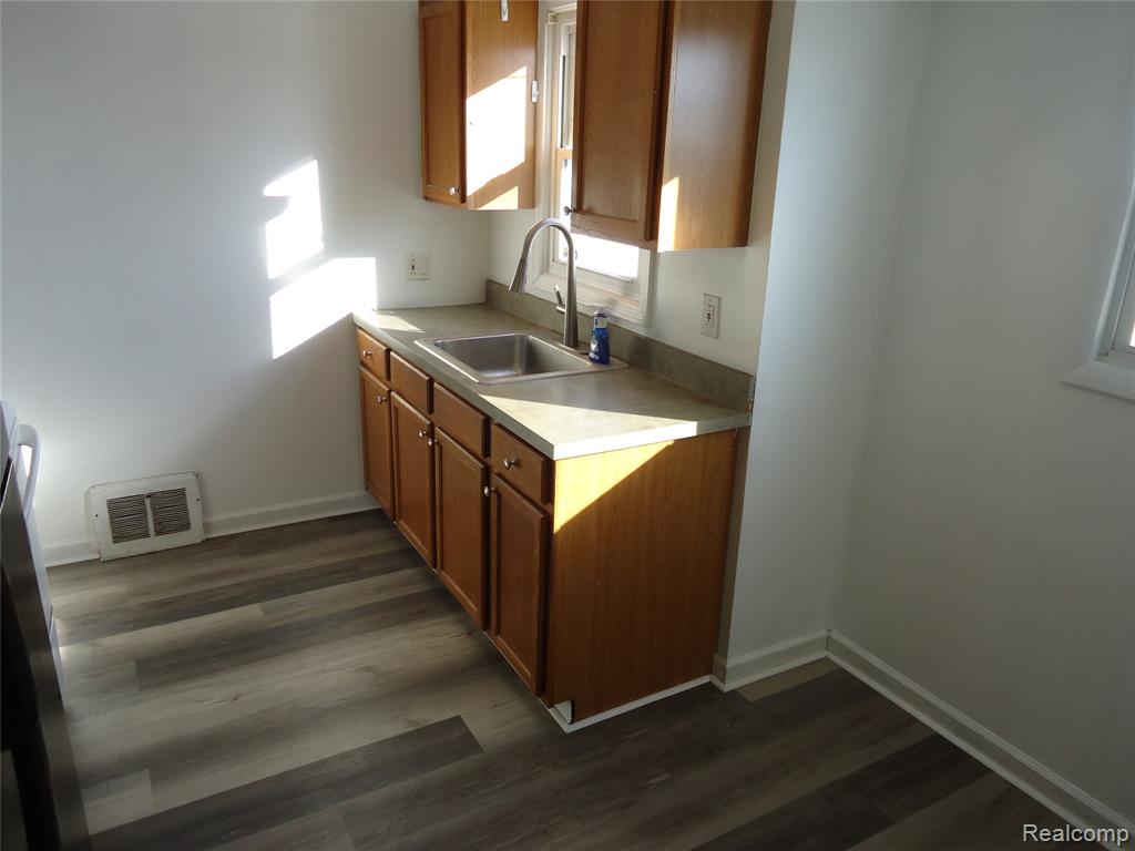 829 HUDSON Street, Wyandotte, MI 48192 — Photo 23
