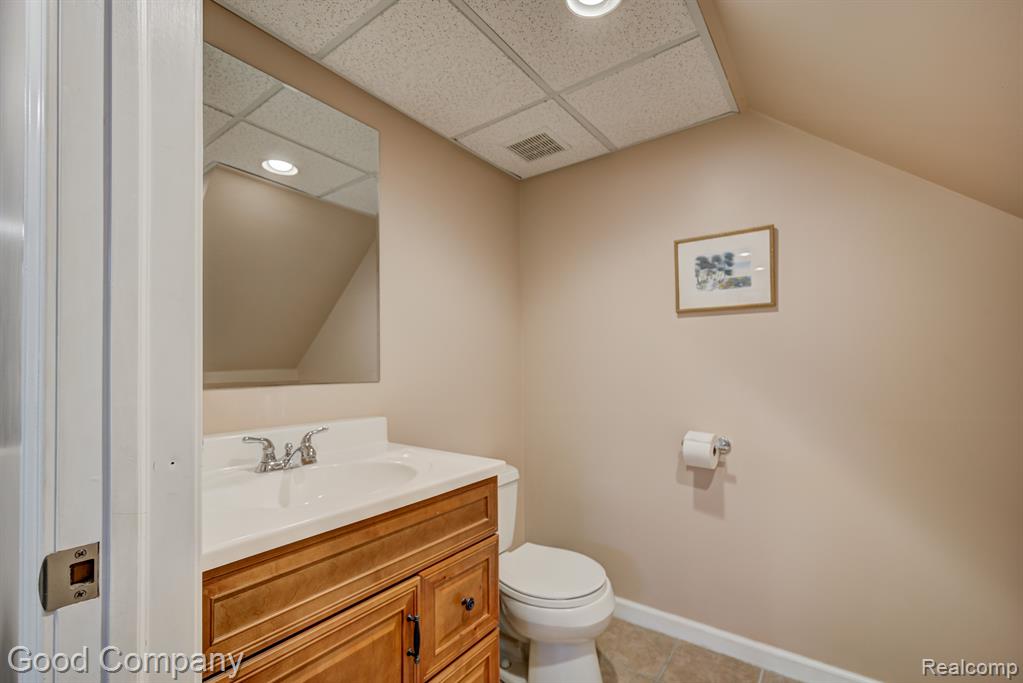 755 OAK POINT Lane, Madison Heights, MI 48071 — Photo 53