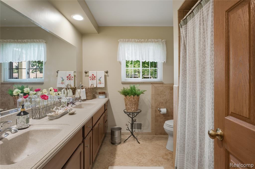 9466 Marilyn Avenue, Plymouth, MI 48170 — Photo 39