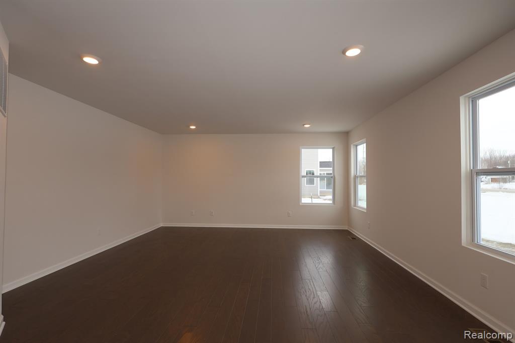 54854 Heron Circle, New Baltimore, MI 48047 — Photo 9