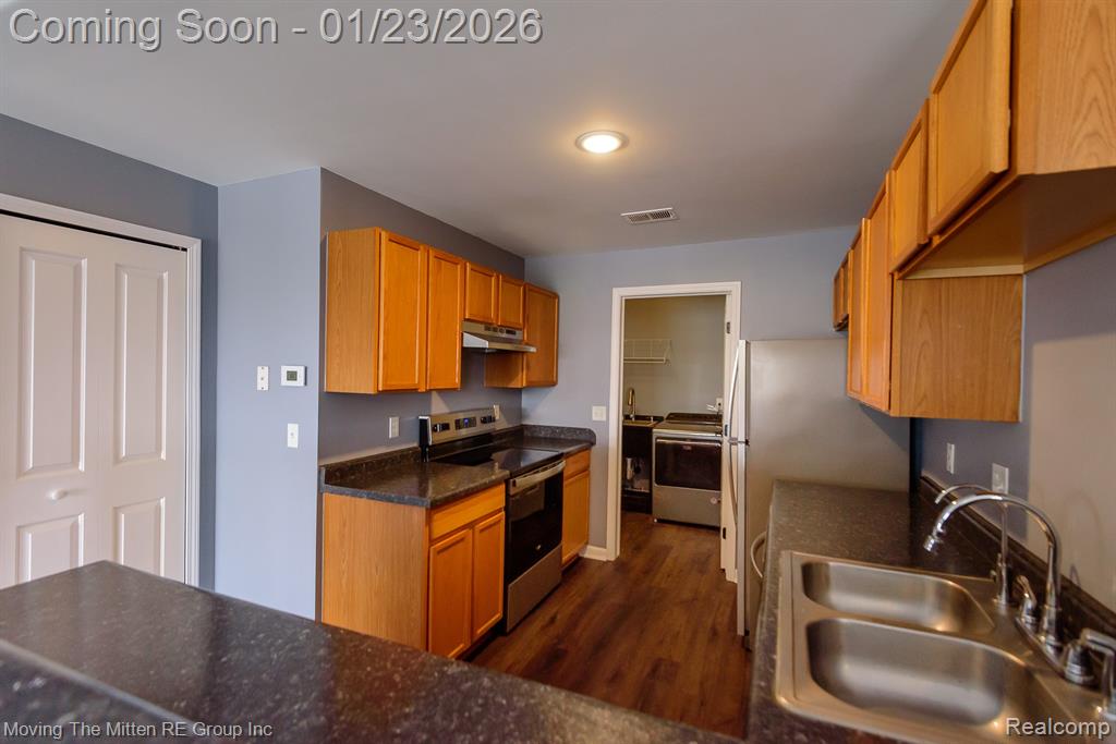 4055 Berkeley Avenue, 54, Canton, MI 48188 — Photo 8
