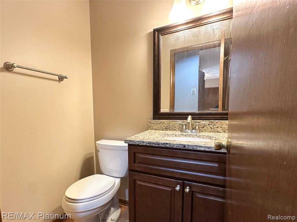 470 Woodstone Road, 33, Waterford, MI 48327 — Photo 14
