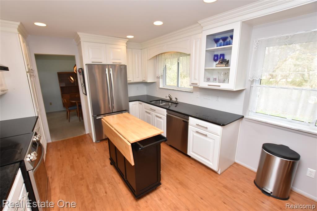 3275 Golfhill Drive, Waterford, MI 48329 — Photo 17