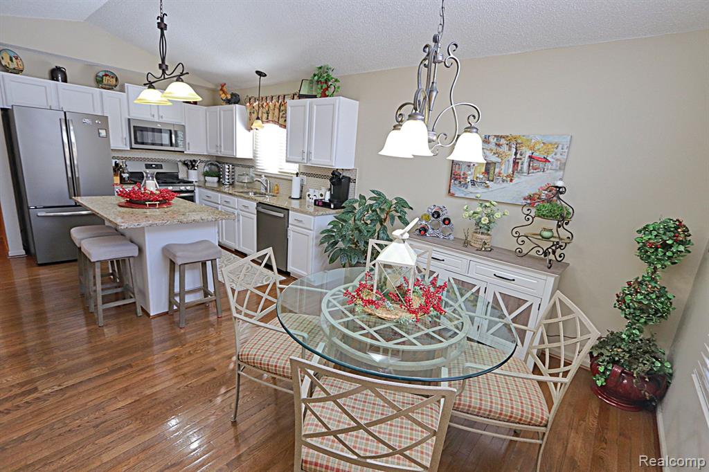 35053 KNOLLWOOD Lane, Farmington Hills, MI 48335 — Photo 29