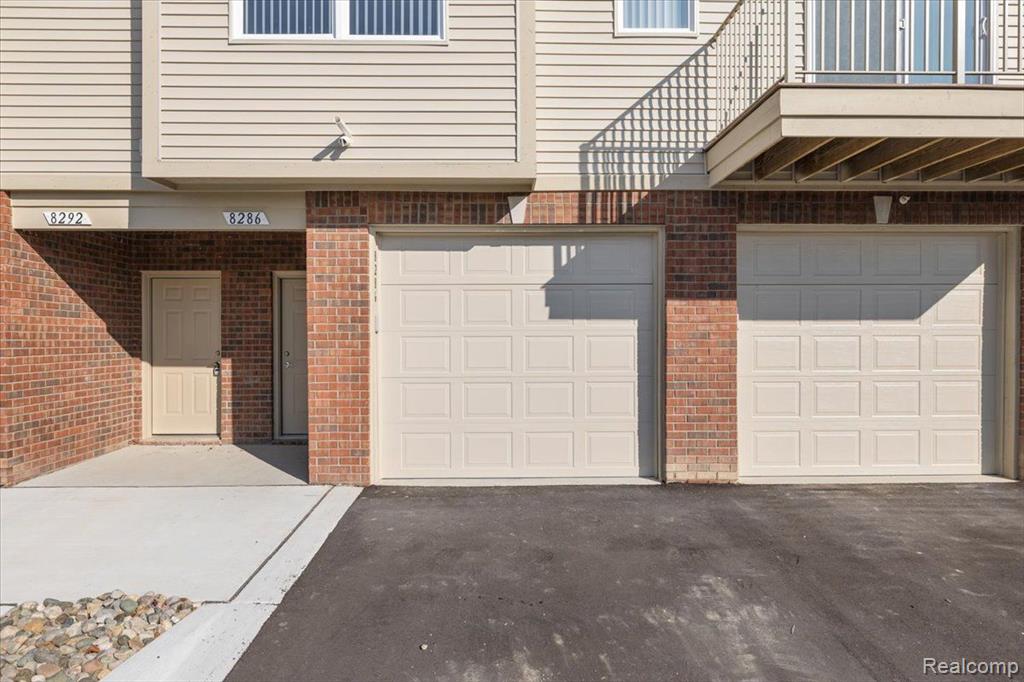 8292 HEYWOOD Circle, Sterling Heights, MI 48312 — Photo 31