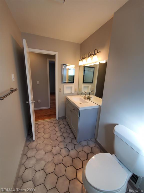 4639 KINGSTON Street, Dearborn Heights, MI 48125 — Photo 11