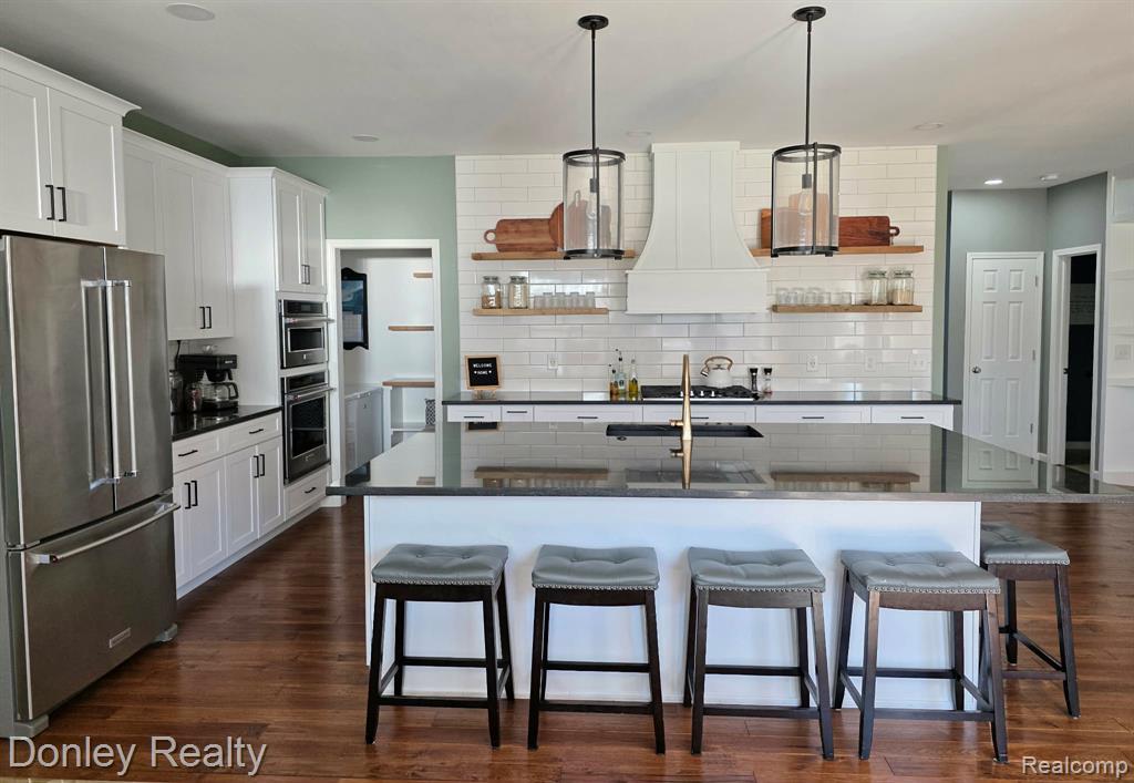 10376 Valley Drive, Goodrich Vlg, MI — Photo 2