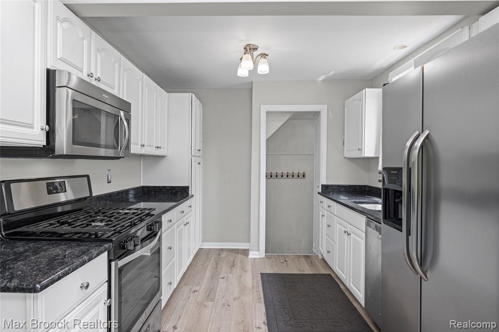 808 N Edgeworth Avenue, Royal Oak, MI 48067 — Photo 7