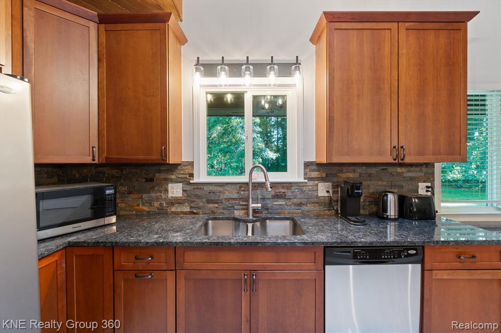 5022 Golf Club Road, Howell, MI 48843 — Photo 10
