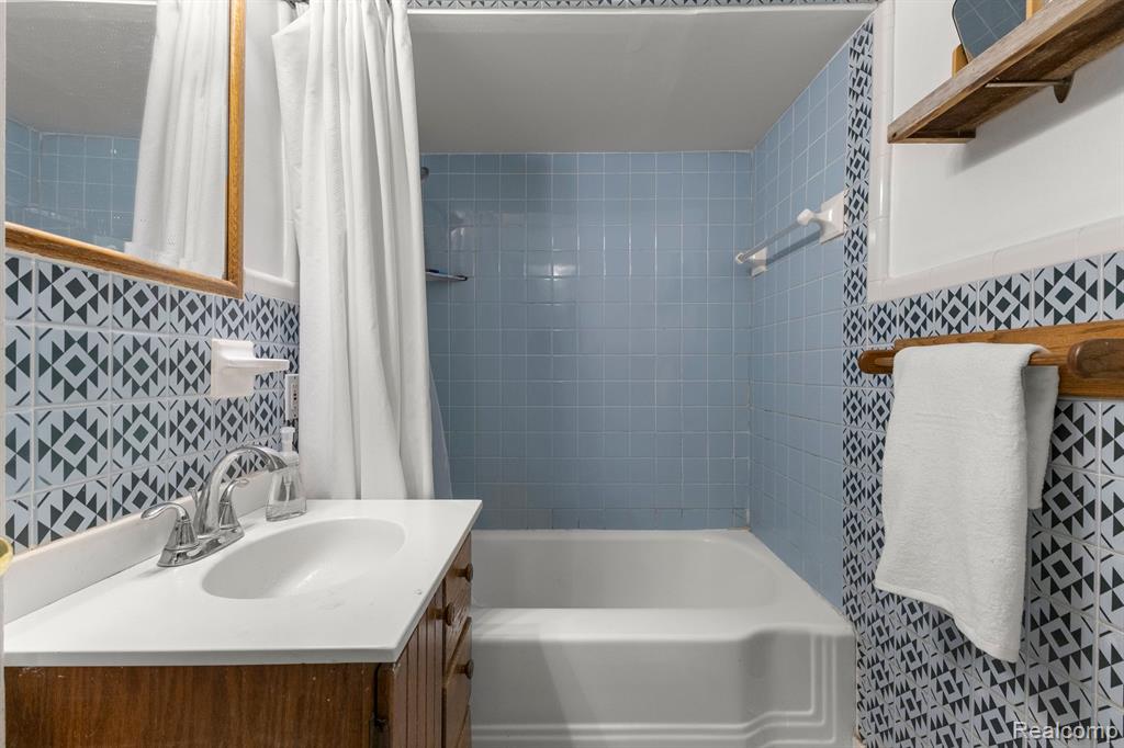 916 N MELBORN Street, Dearborn, MI 48128 — Photo 21