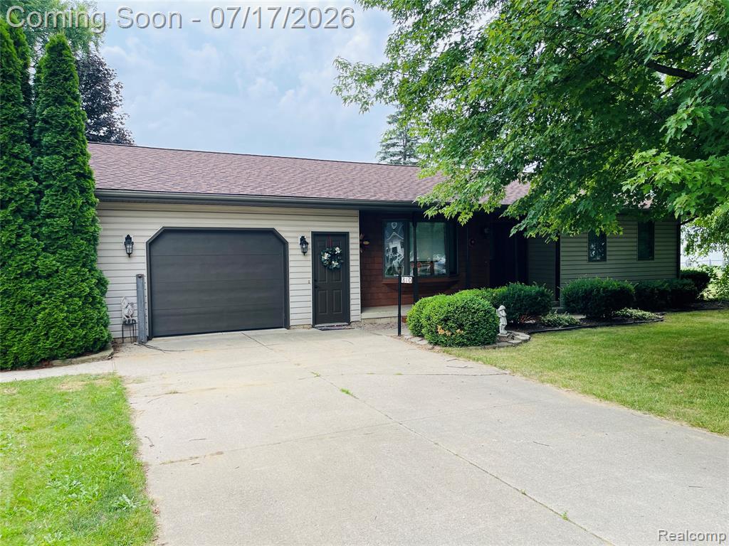 810 E Liberty Street, Chesaning, MI 48616 — Photo 36