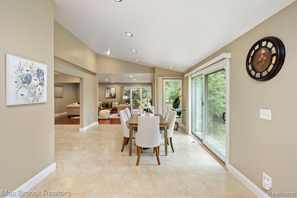 4619 MAURA Lane, West Bloomfield, MI 48323 — Photo 15