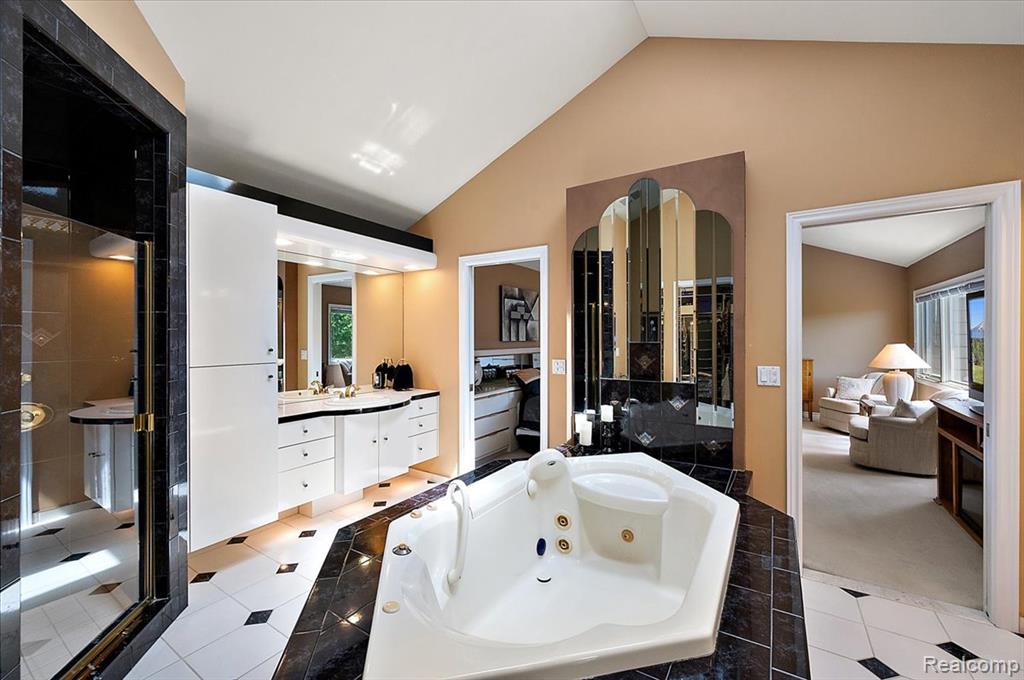 4417 Island View Drive, Waterford, MI 48328 — Photo 34