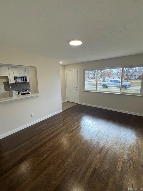 31638 Williams Court, Rockwood, MI — Photo 4
