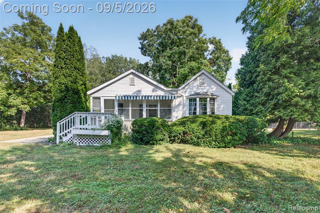25821 Dreschfield Avenue, Grosse Ile, MI 48138