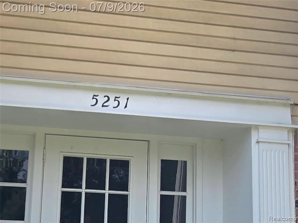 5251 Highland Road, 214, Waterford, MI 48327 — Photo 2