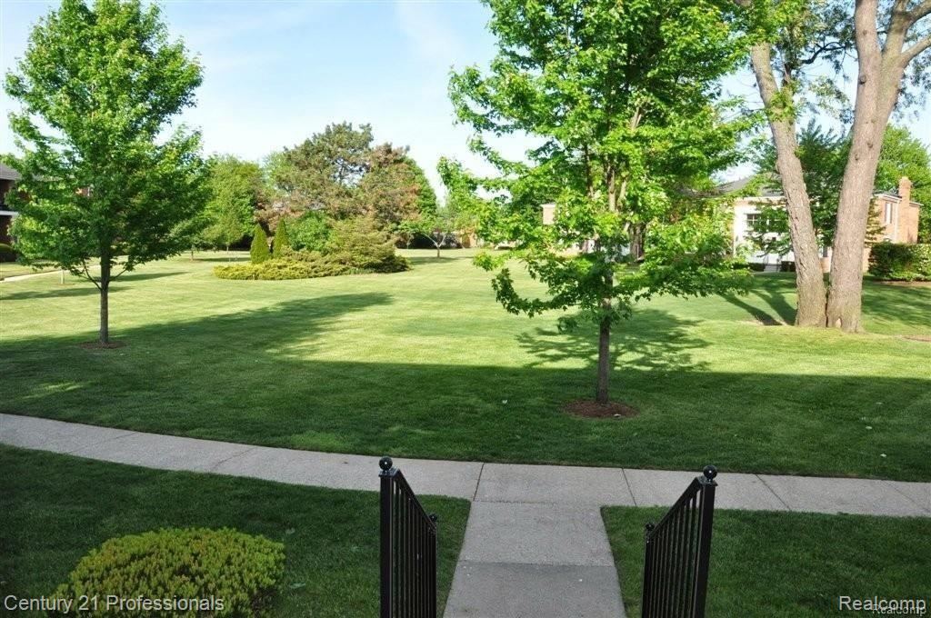 616 E Fox Hills Drive, Bloomfield Hills, MI 48304 — Photo 26