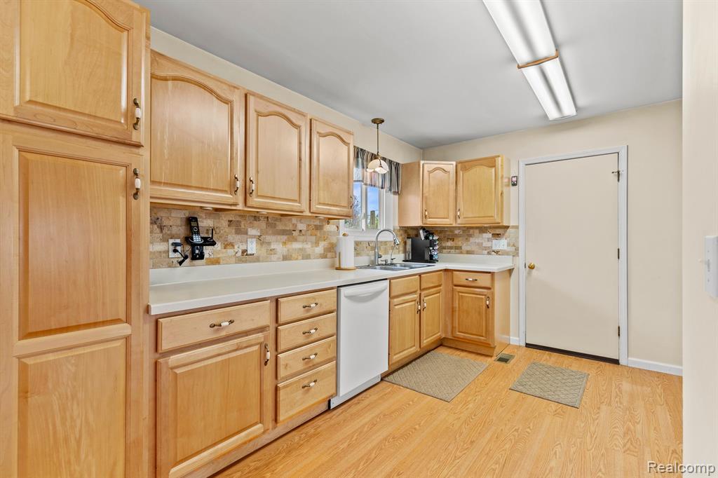 60820 LILLIAN Street, South Lyon, MI 48178 — Photo 9