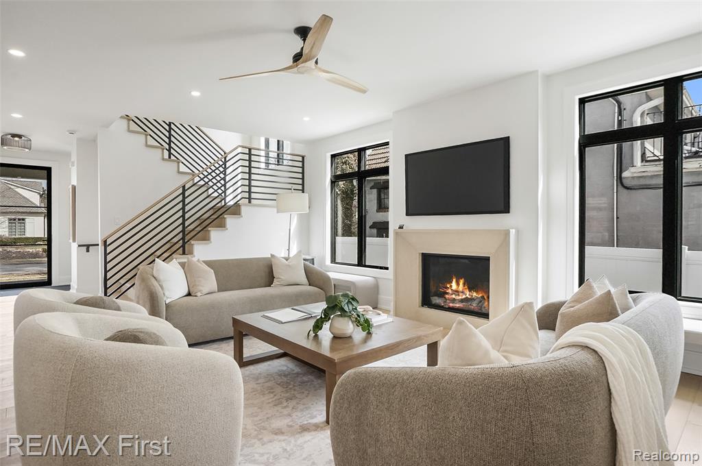 667 Oak, Birmingham, MI 48009 — Photo 11