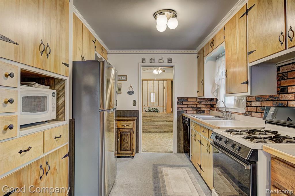 405 CHARLEVOIX Street, Clawson, MI — Photo 10