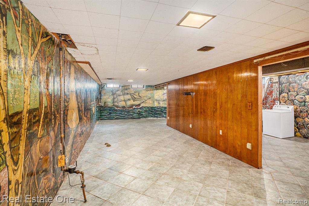 926 BYRON Drive, Milford, MI 48381 — Photo 12