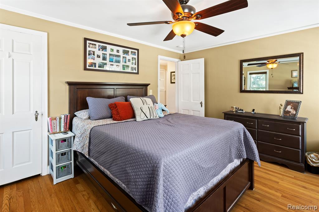 9806 BERWICK Street, Livonia, MI 48150 — Photo 27