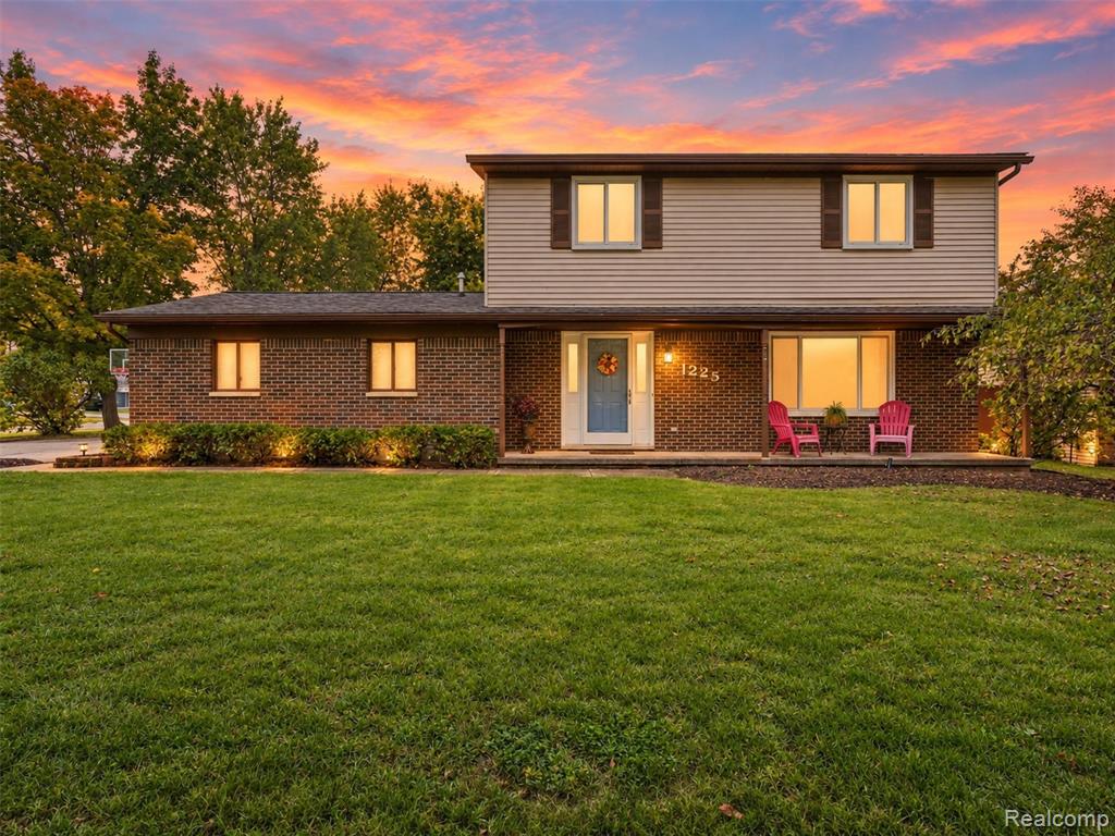 1225 Meadowood Drive, Waterford, MI 48327