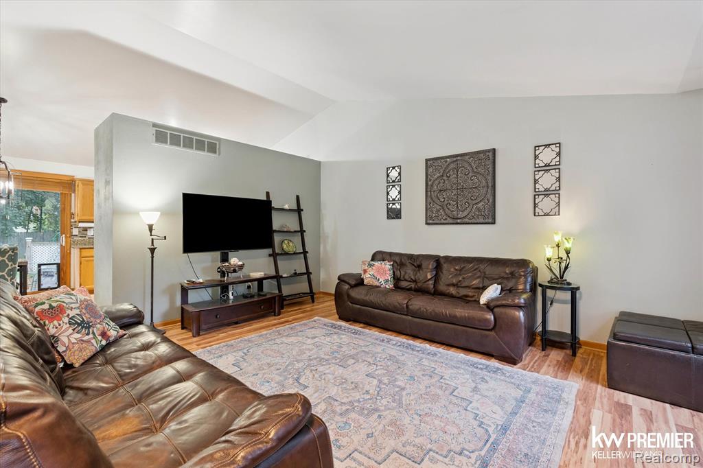6421 Prairie Lawn Drive, Waterford, MI 48329 — Photo 5