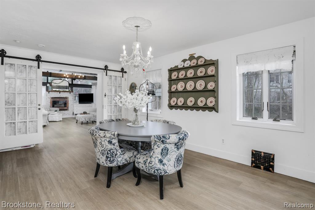 7146 ARROWOOD Drive, West Bloomfield, MI 48324 — Photo 9