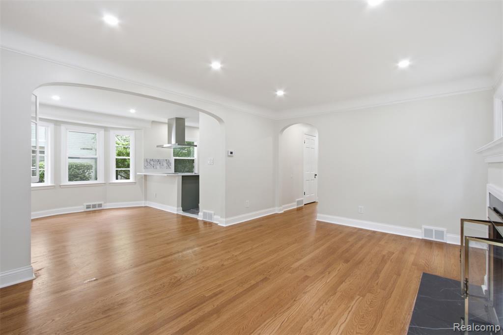 1388 Vernier Road, Grosse Pointe, MI 48236 — Photo 4