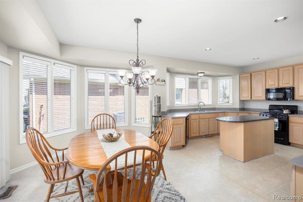 49213 Dunhill Drive, Macomb, MI 48044 — Photo 11