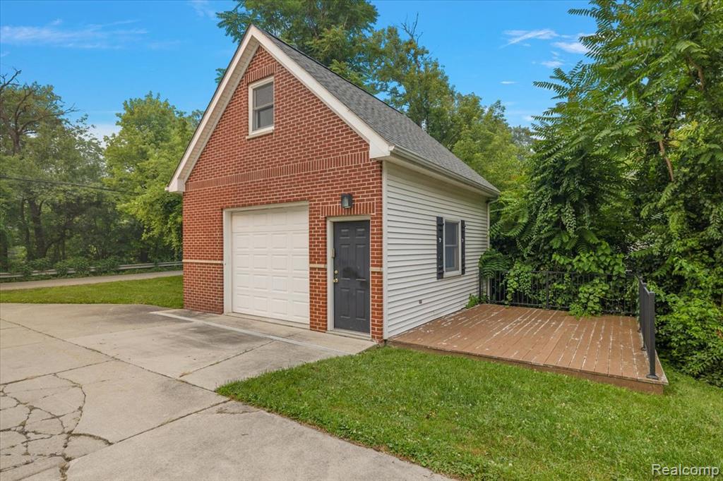 869 Central Drive, Lake Orion, MI 48362 — Photo 2