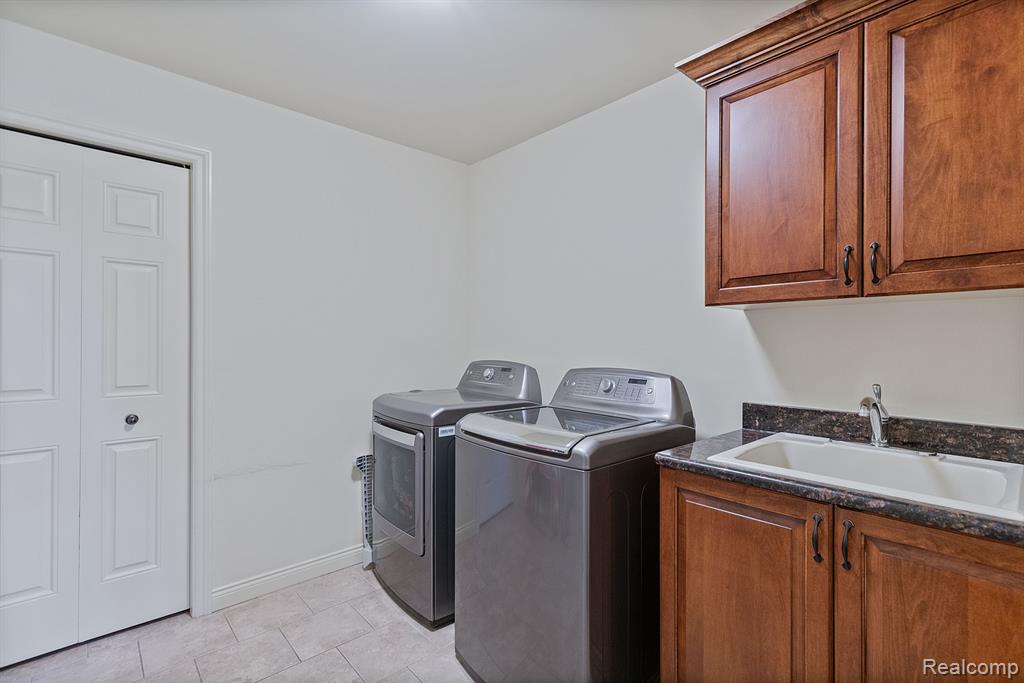 49751 GOLDEN PARK Drive, Shelby Twp, MI 48315 — Photo 35