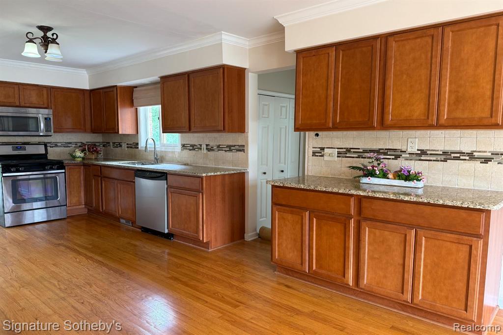 979 Emerson Drive, Troy, MI 48084 — Photo 12