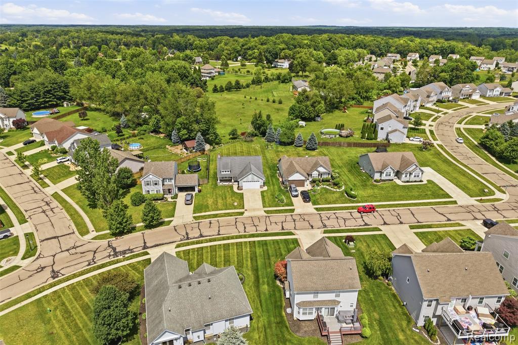 3477 Amber Oaks Drive, Howell, MI 48855 — Photo 37