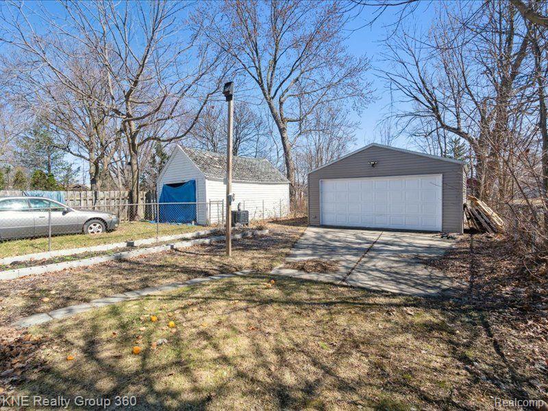 914 COMFORT Street, Lansing, MI 48915 — Photo 26