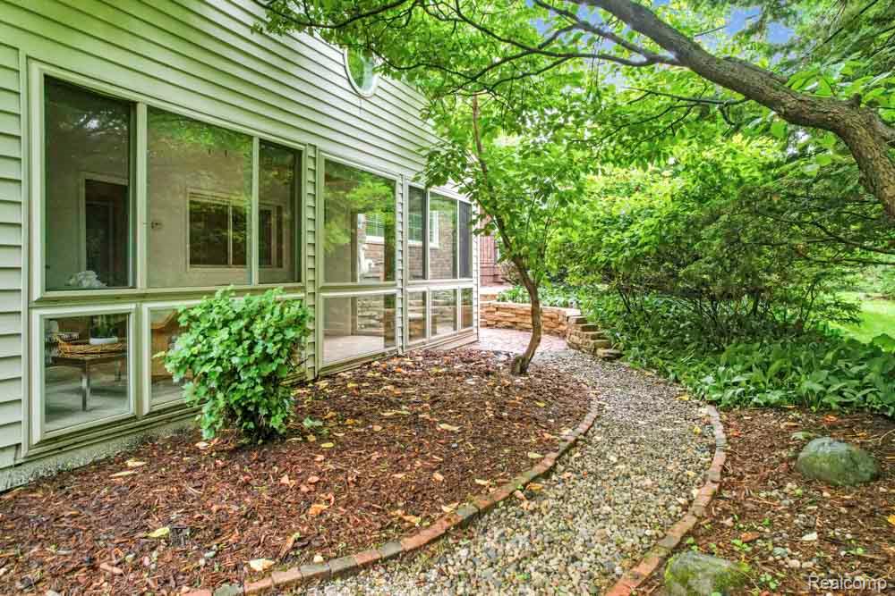 6672 Timber Ridge Drive, Bloomfield Hills, MI 48301 — Photo 36