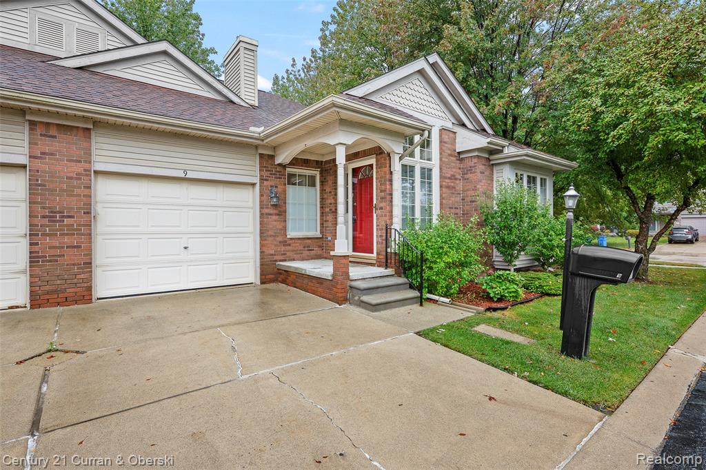9 Canfield Circle, Dearborn Heights, MI 48127 — front exterior