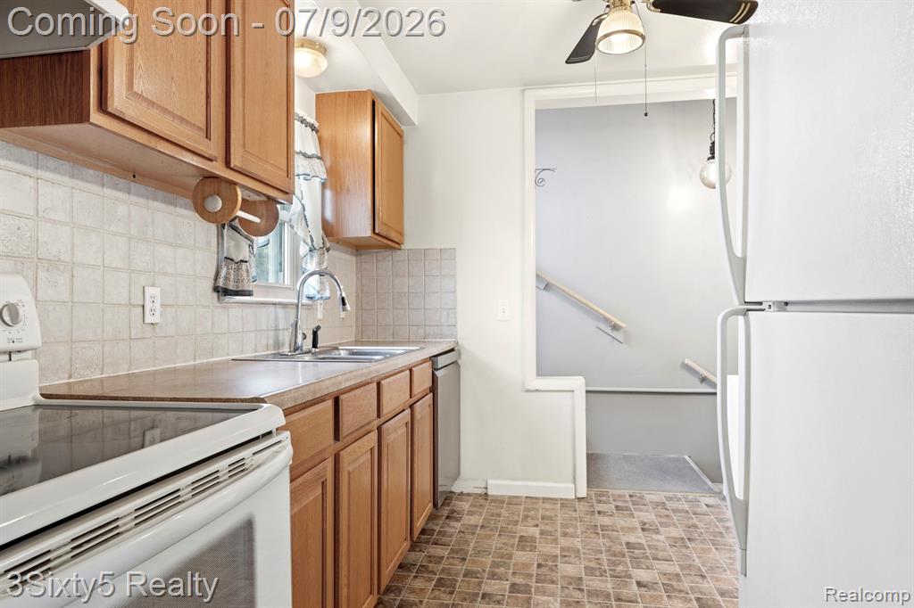 460 Manatee Avenue, Hazel Park, MI 48030 — Photo 5