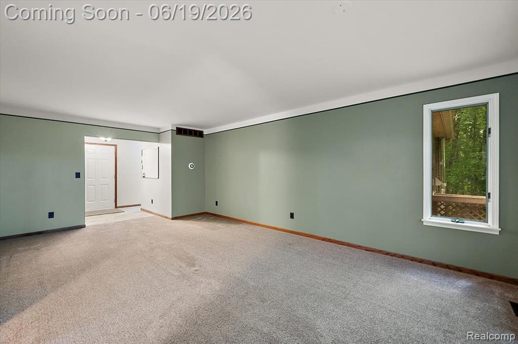 670 Rolling Acres Drive, Ortonville, MI 48462 — Photo 14