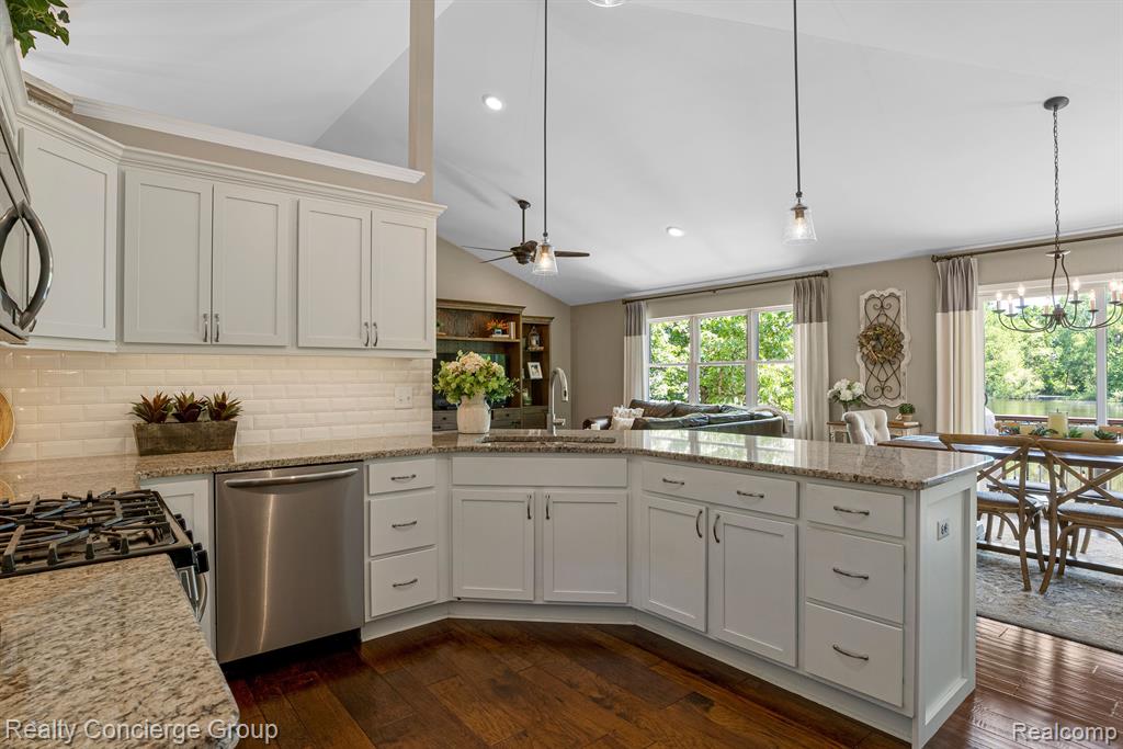 9801 BROOKFIELD Drive, Brighton, MI 48116 — Photo 21