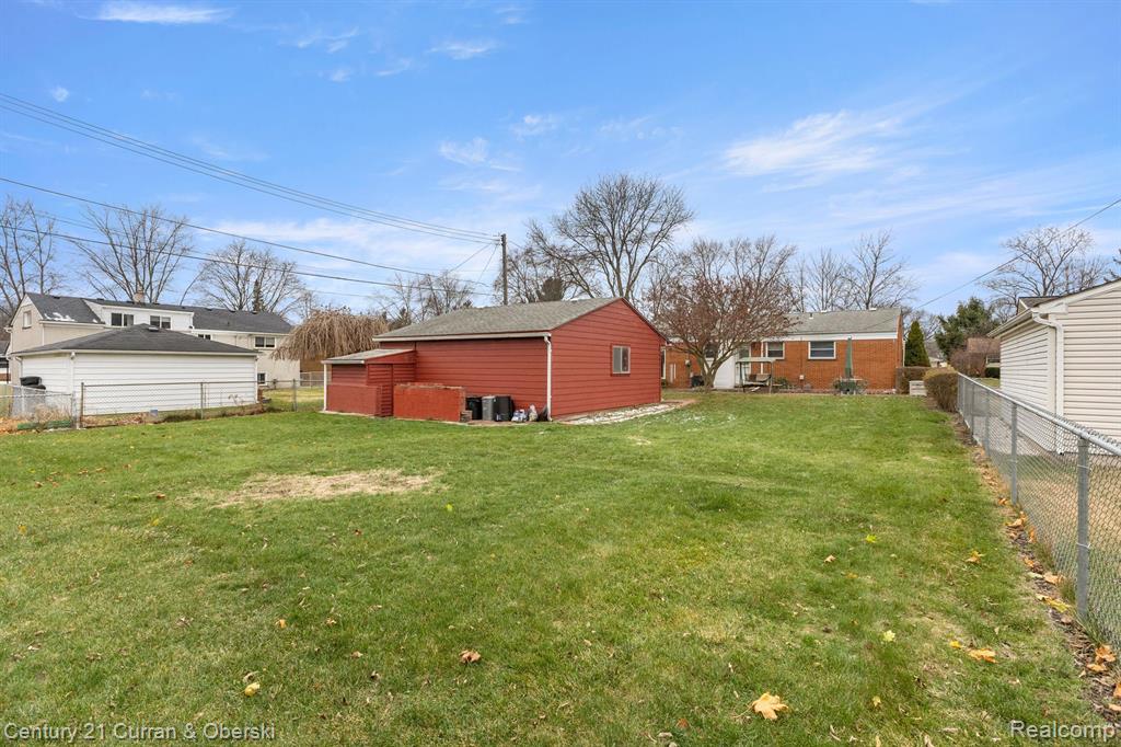 8912 RUSSELL Street, Livonia, MI 48150 — Photo 24