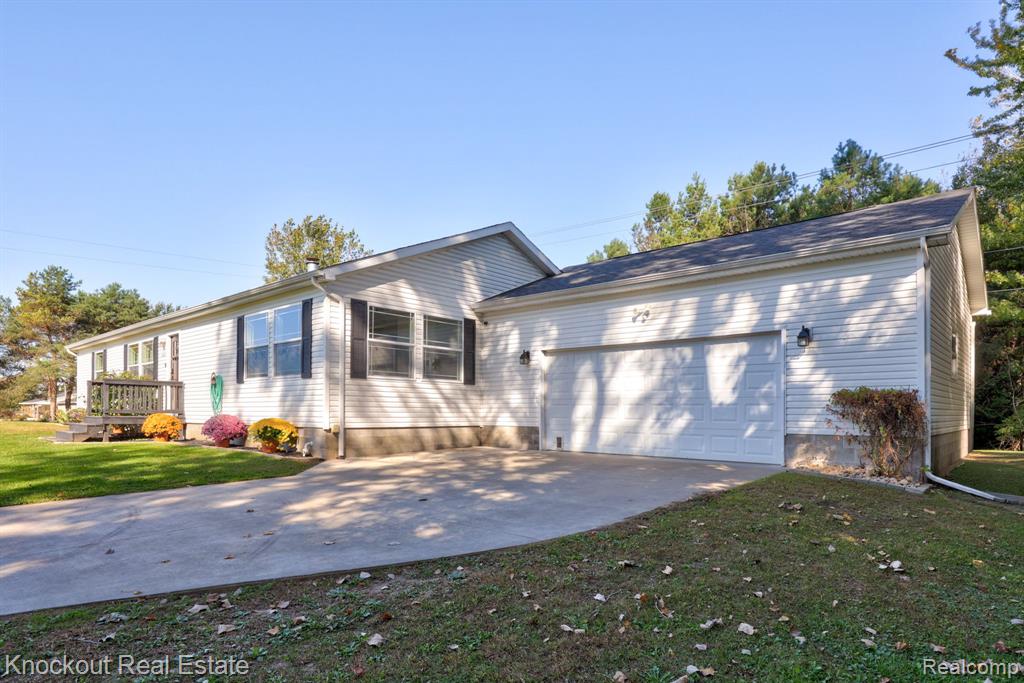 6977 Rathbun Road, Birch Run, MI 48415 — Photo 36