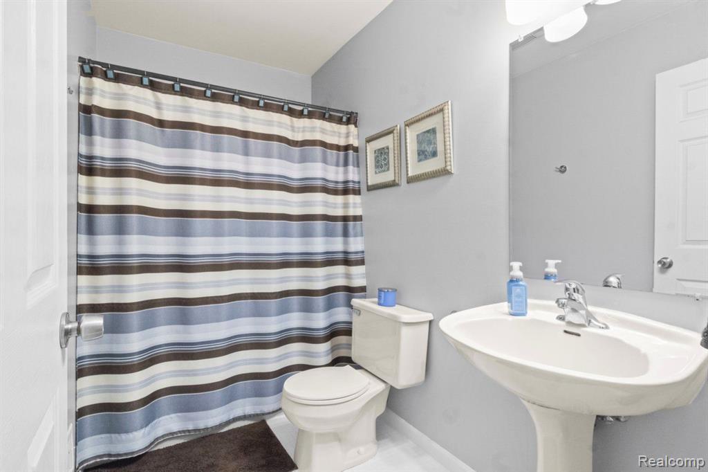 736 PINE TREE Road, Lake Orion, MI 48362 — Photo 12