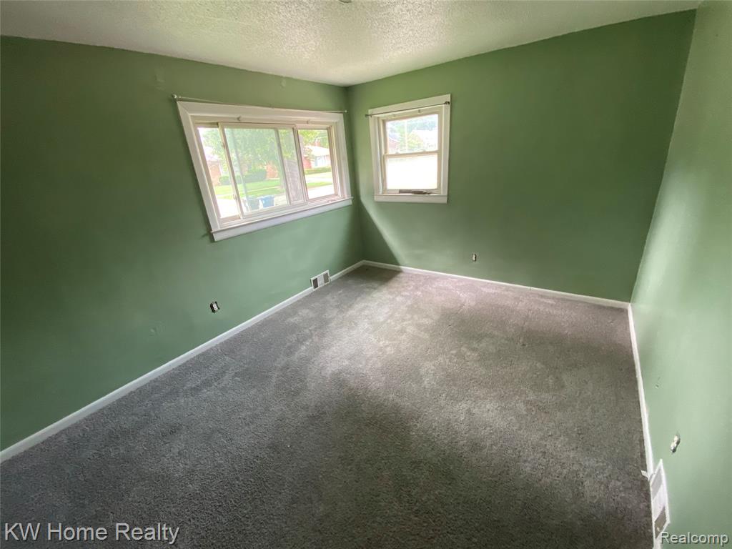 9636 Centralia, Redford, MI 48239 — Photo 10