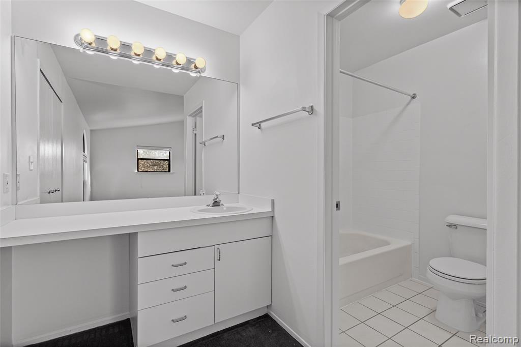 5611 DRAKE HOLLOW Drive W, West Bloomfield, MI — Photo 14
