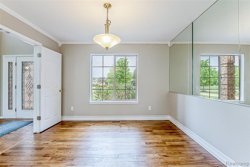 58721 Carriage Lane, South Lyon, MI 48178 — Photo 6