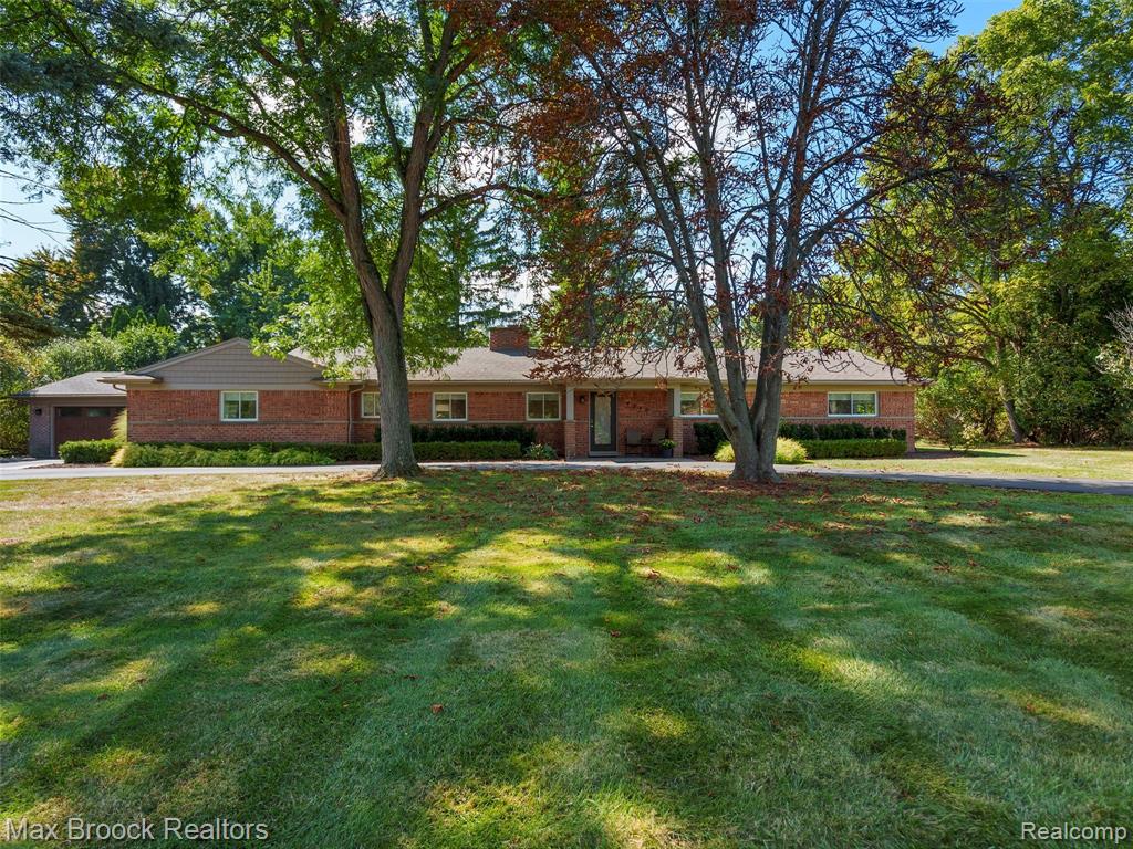 4740 Burnley Drive, Bloomfield Hills, MI 48304 — front exterior