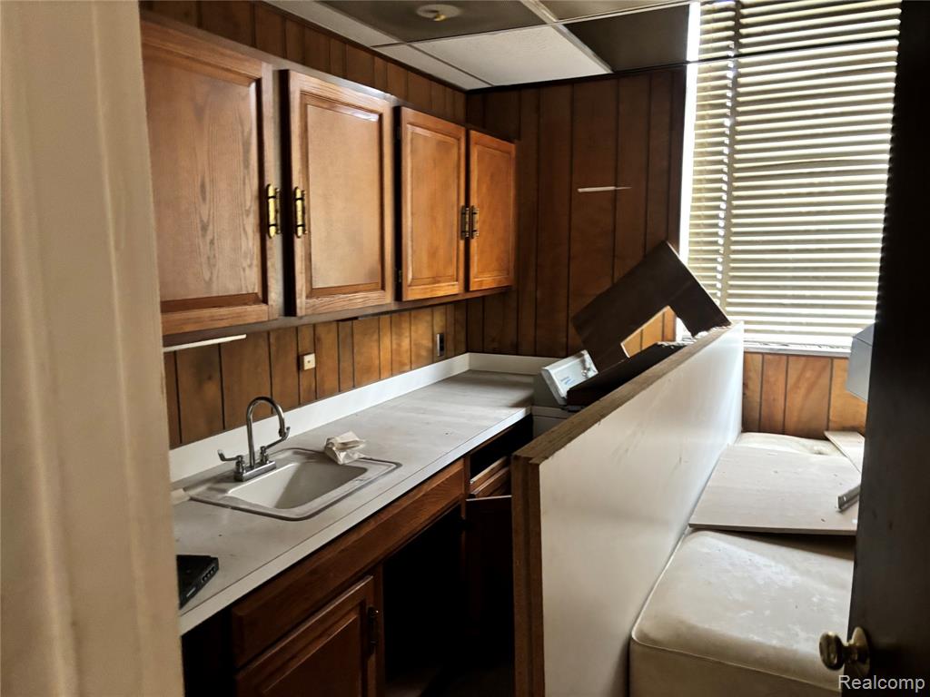 3240 Puritan - Photo 5