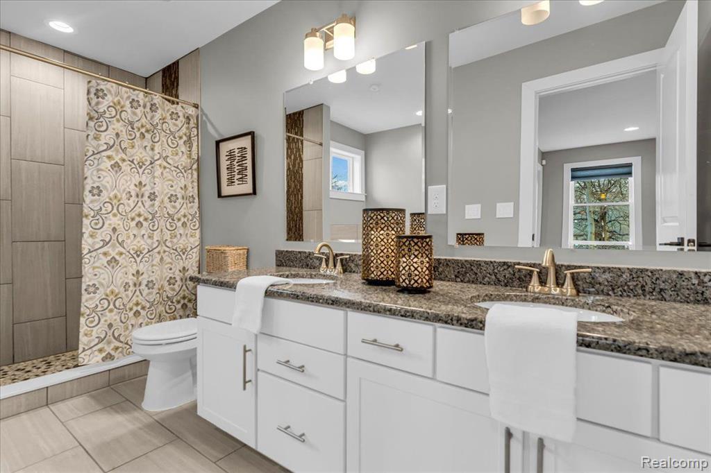 705 WHITCOMB Avenue, Royal Oak, MI 48073 — Photo 24